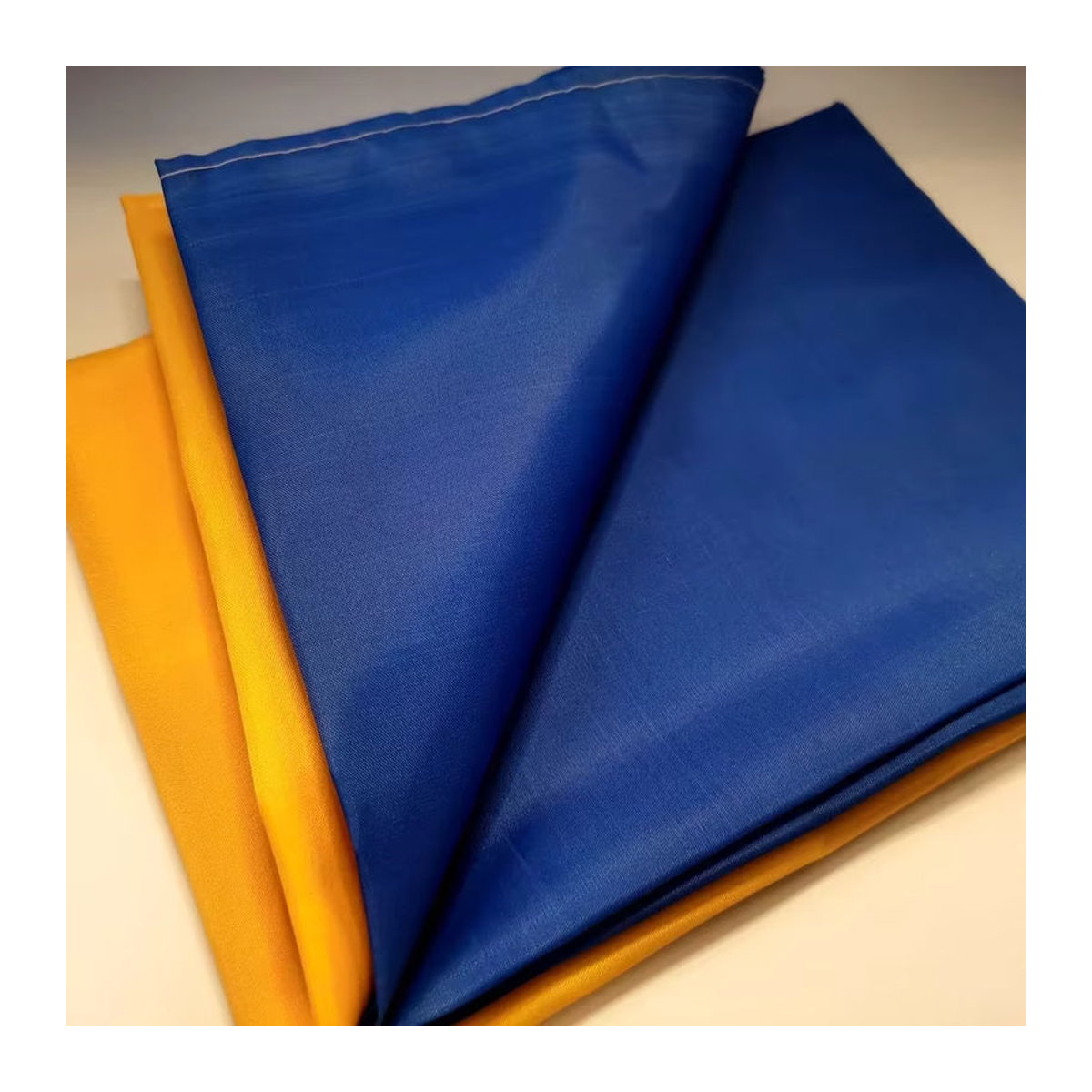 Ukraine-Flagge als dekorativer Wandbehang und Gartenflagge aus Textil, mehrfarbig, B: 90 cm x H: 150 cm - Bild 1