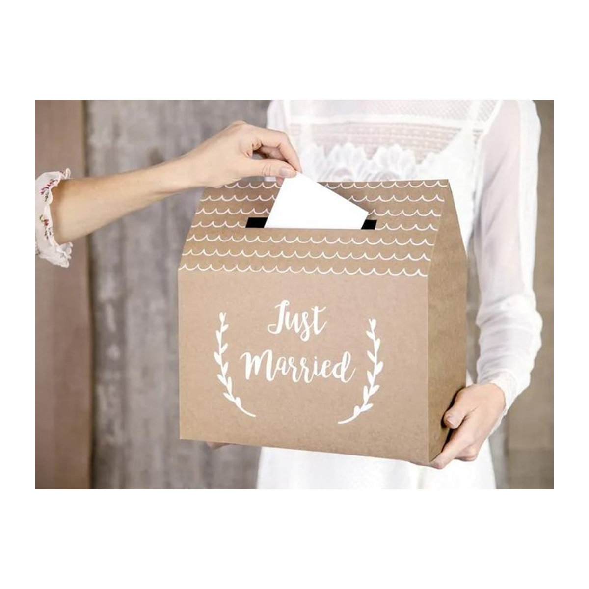 Umschlagbox Just Married aus Kraftpapier in Braun, B: 30 cm, H: 16,5 cm, T: 16,5 cm - Bild 1