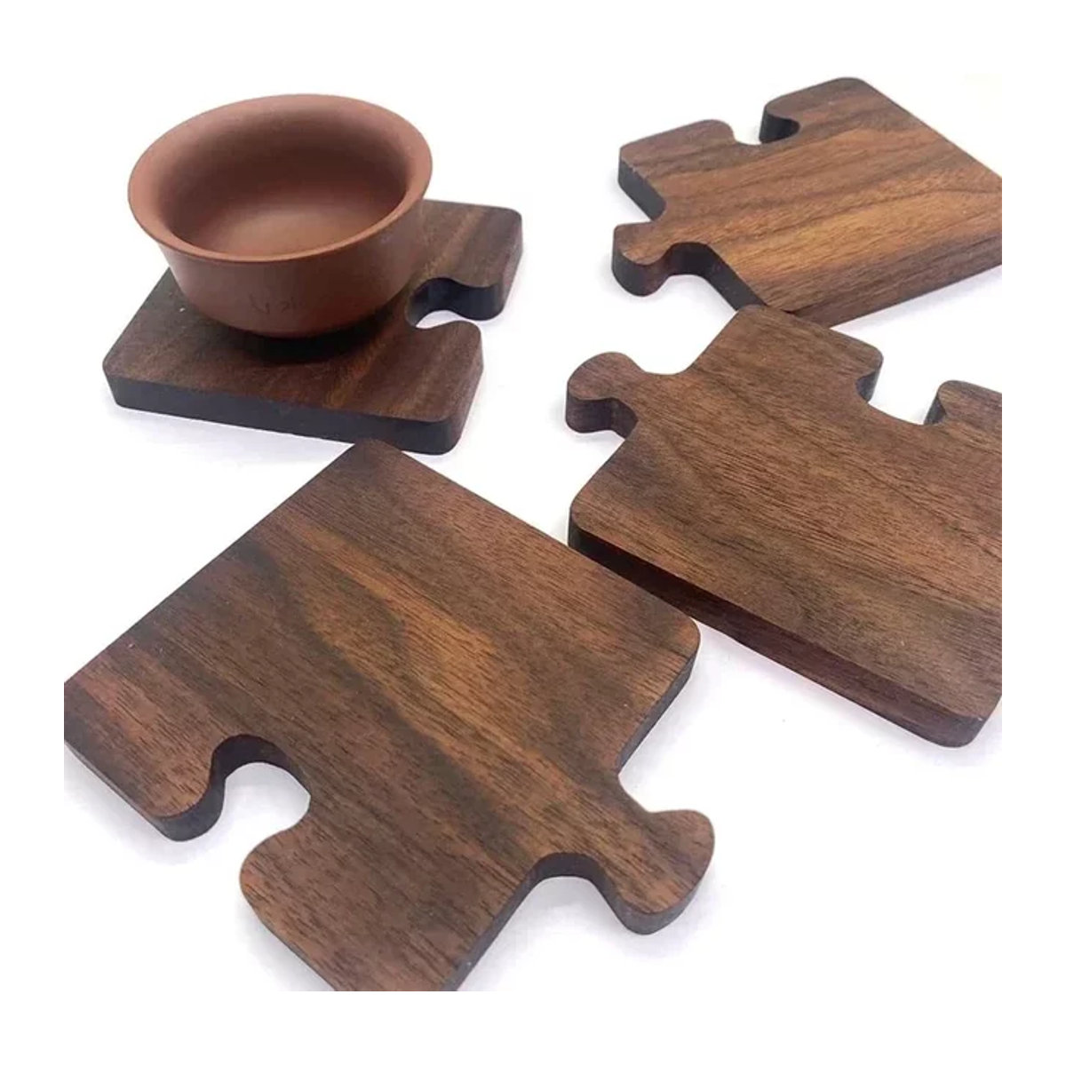 Untersetzer aus Walnuss Massivholz in Puzzle-Optik für Tischplatten und Restaurant-Dekor - Bild 1
