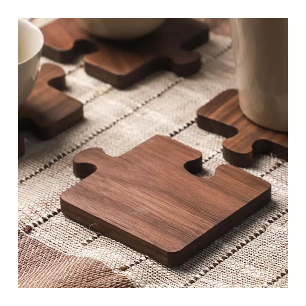 Untersetzer aus Walnuss Massivholz in Puzzle-Optik für Tischplatten und Restaurant-Dekor - Bild 3