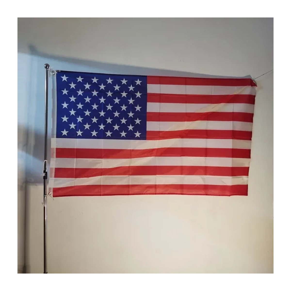 USA-amerikanische Flagge mit Sternen und Streifen aus Polyester in Mehrfarbig, Rechteckiges Banner mit Messingösen für Innen- und Außenbereich, B x H: 91 x 152 cm - Bild 1