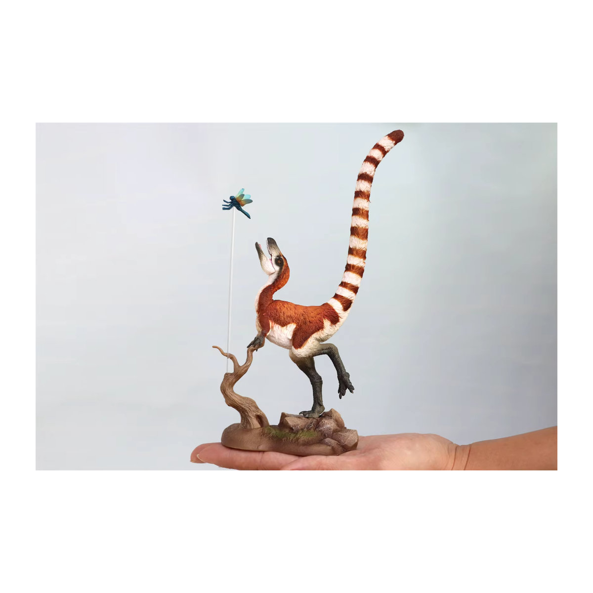 UUNYSAUR Sinosauropteryx Dinosaurier Figur Mehrfarbig gestreift als Schreibtisch Dekoration - Bild 5