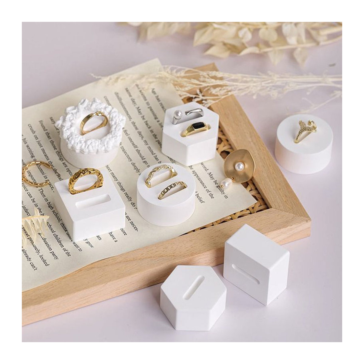 Velishy Schmuck Display Ringhalter aus weißem Keramik in geometrischem Design zur Aufbewahrung und als Fotografie-Requisit - Bild 1