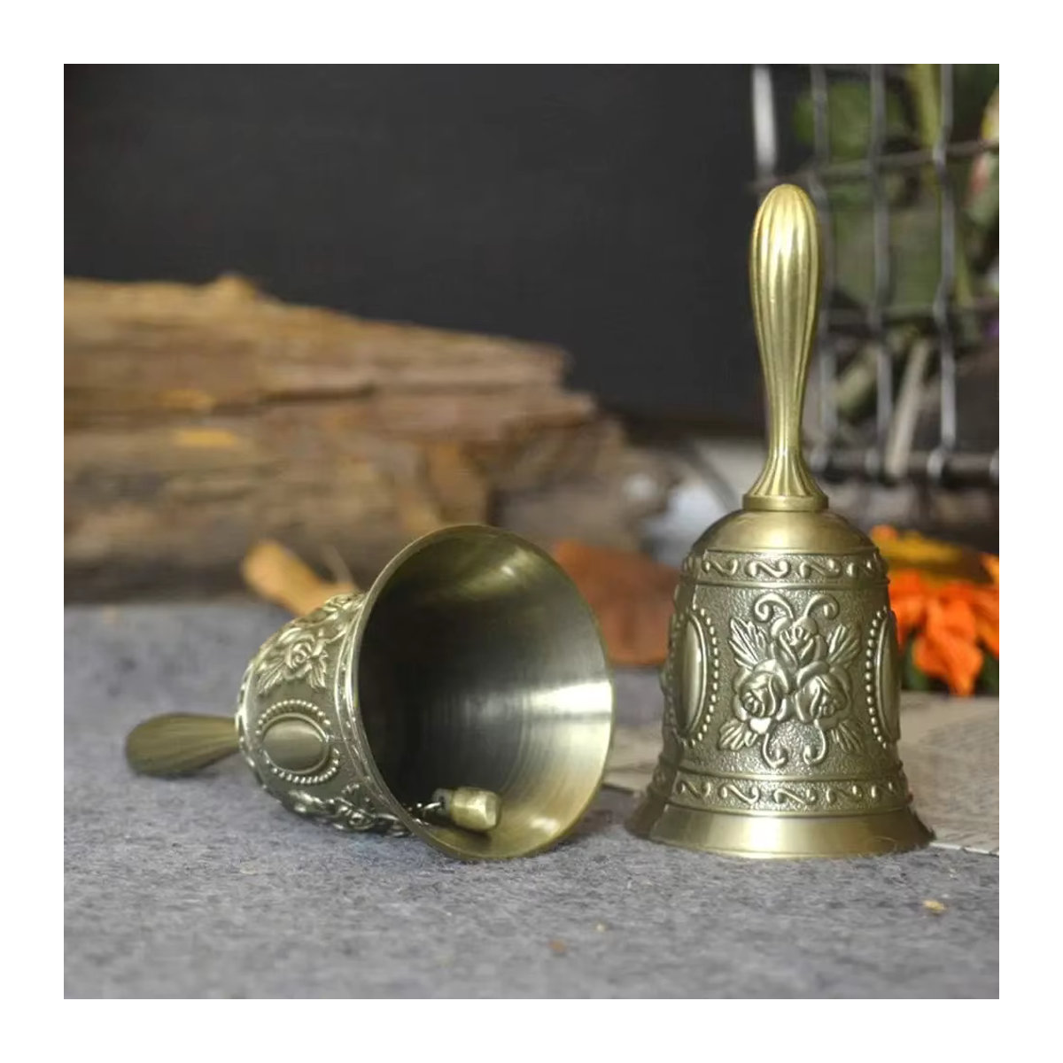 Vintage Metall Handglocke in Silbergrau für Dekoration und besondere Anlässe - Bild 2
