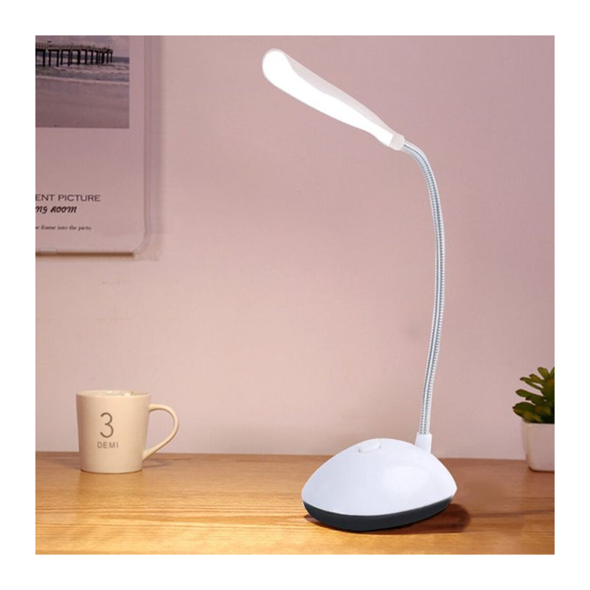 VooVoo LED-Schreibtischleuchte in Weiß und Grün, zusammenklappbare Tischlampe mit Augenschutz und AAA-Batteriebetrieb für das Studium oder Schlafzimmer - Bild 1