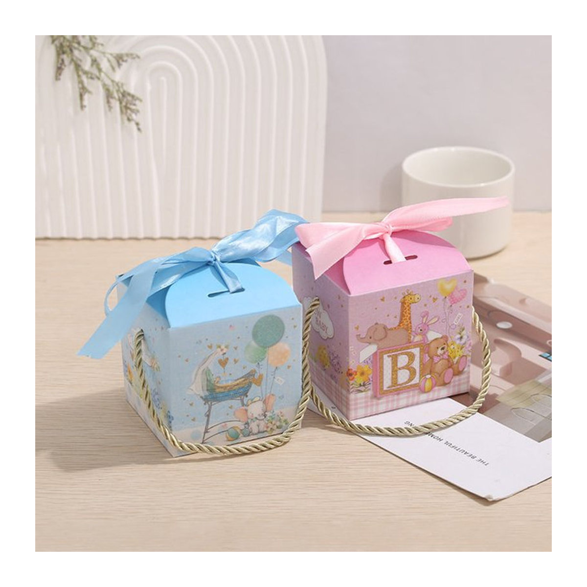 WEHRPARTY Cartoon Tier Geschenkkartons mit Griff und Band für Baby Shower und Geburtstag, mehrfarbig und rosa, Papierboxen mit Tierprint - Bild 1