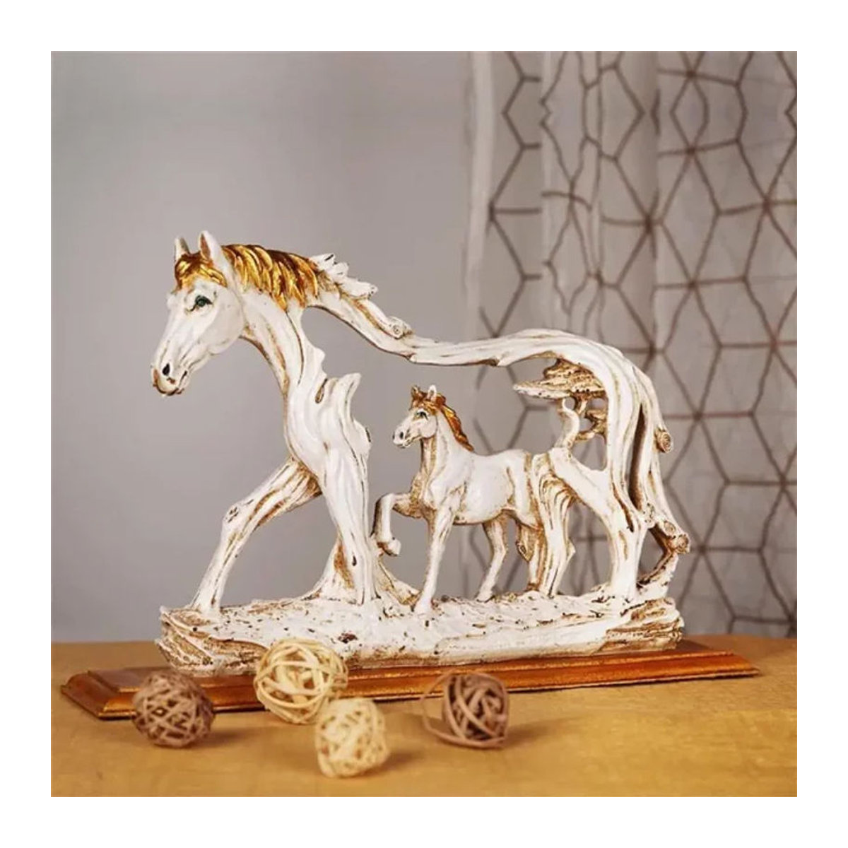 Weiße Pferdeskulptur aus Kunstharz in orientalischem Design als dekorative Tierfigur für deine Heimdekoration - Bild 1
