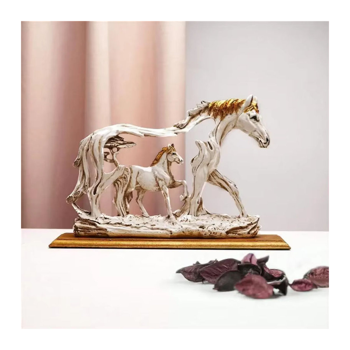 Weiße Pferdeskulptur aus Kunstharz in orientalischem Design als dekorative Tierfigur für deine Heimdekoration - Bild 2