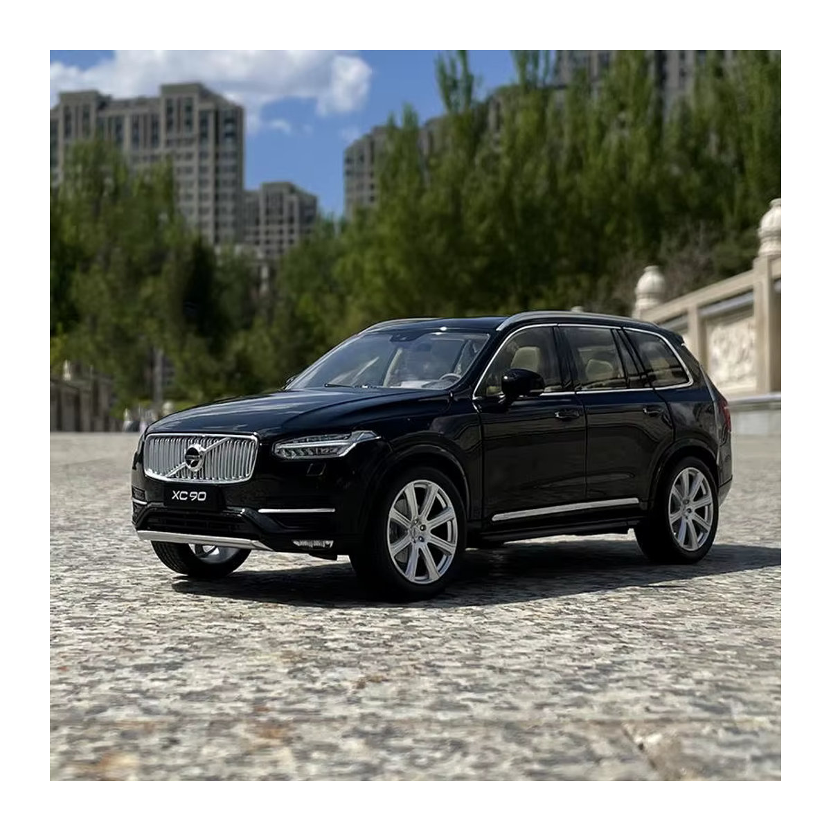 WELLY Volvo XC90 SUV Modellauto aus Metall in Schwarz, Maßstab 1:18 Druckguss-Modell - Bild 2