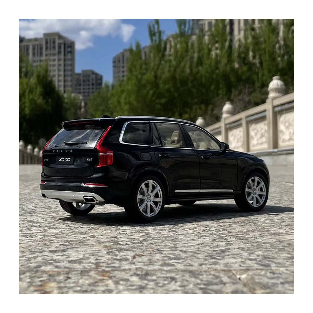 WELLY Volvo XC90 SUV Modellauto aus Metall in Schwarz, Maßstab 1:18 Druckguss-Modell - Bild 4