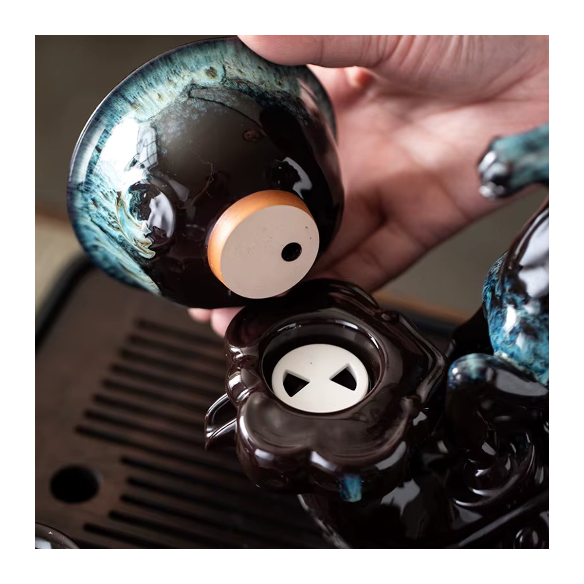 WENZHE Kung-Fu Tee-Service aus Keramik mit magnetisch rotierender Wasserführung und halbautomatischer Pferde-Teekanne in Mehrfarbig - Bild 4