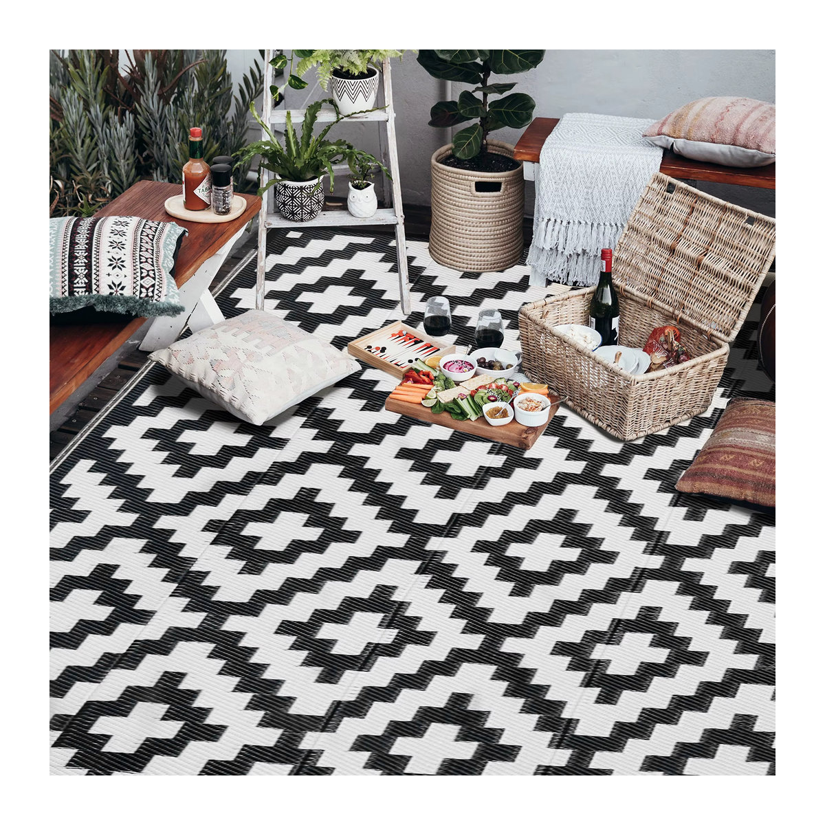 WEST TUNE Campingteppich aus Kunststoff, wasserdichte Picknickmatte in Schwarz/Weiß, geometrisches Design, wendbar und faltbar, B/H: 32 x 32 cm - Bild 4