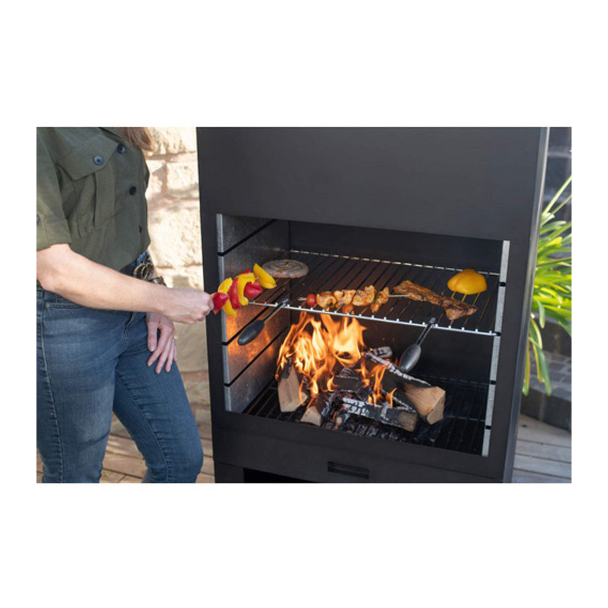 Westmann Grill und Gartenkamin aus Stahl in Schwarz, B/H/T: 70 x 229 x 41 cm - Bild 6
