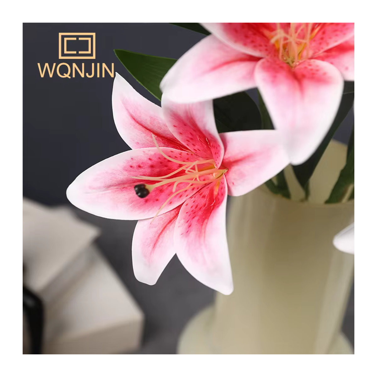 WQNJIN Künstliche Lilie aus Kunststoff mit 4 Blüten im 3D-Druck, Einzelstiel für Hochzeit und Dekoration in Weiß oder Rosa - Bild 2