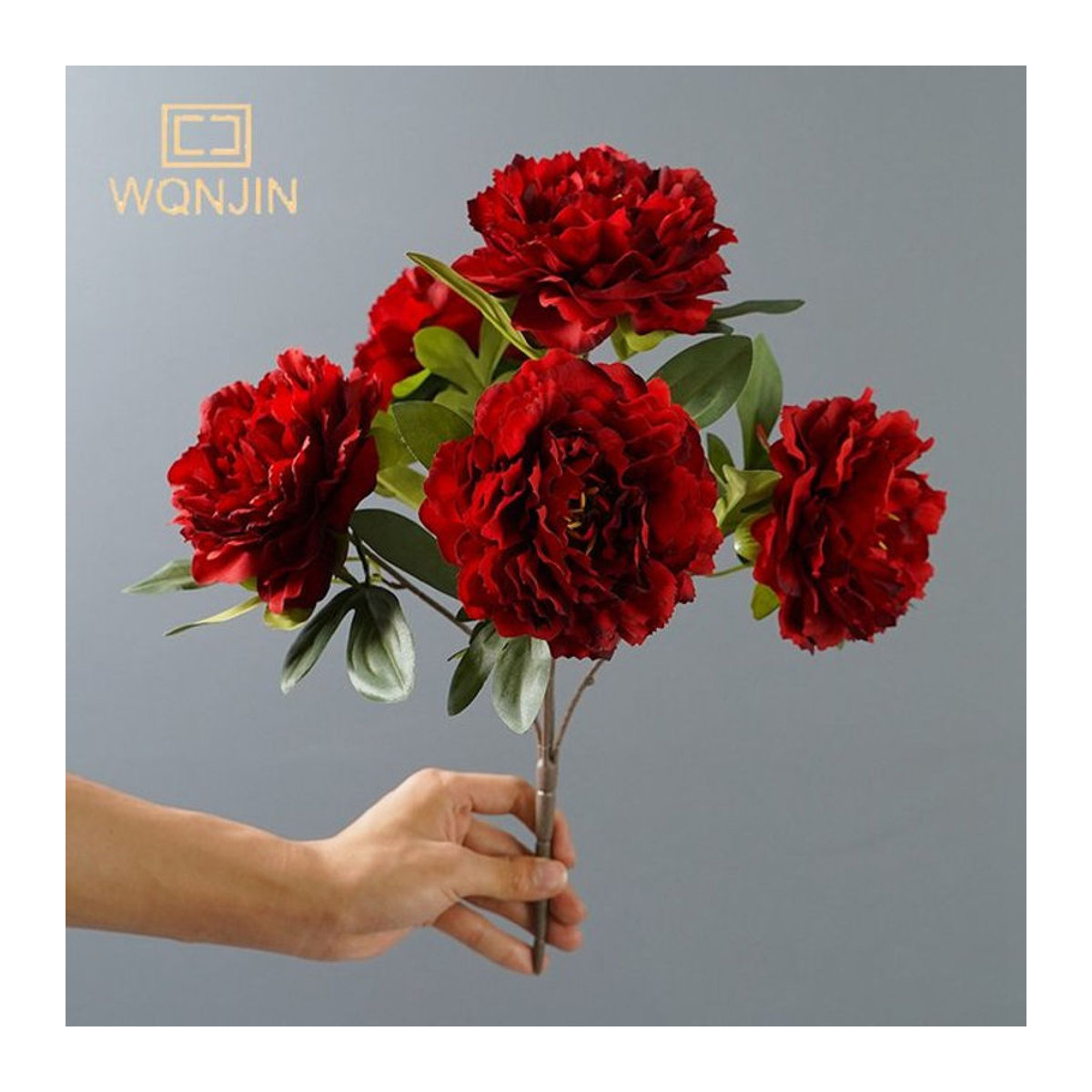 WQNJIN Künstlicher Pfingstrosen-Blumenstrauß aus Seide in Rot und Beige mit 5 Blüten für Hochzeit und Dekoration - Bild 1