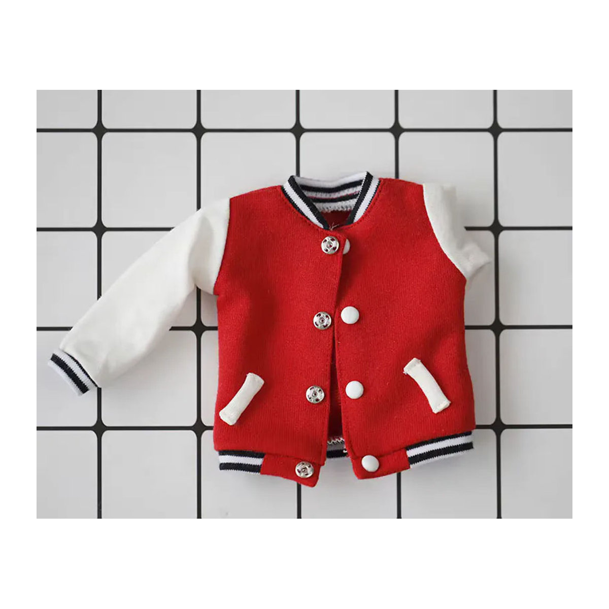 XiDonDon Puppenkleidung für 1/6 BJD Puppen, Schuluniform und Baseball-Outfit mit T-Shirt, Jacke sowie Shorts oder Rock, Weiß/Mehrfarbig, Größe: 30 cm - Bild 3