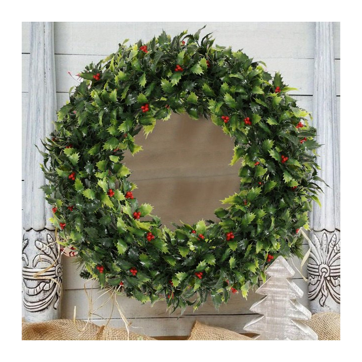 XIYA FLOWER Künstlicher Weihnachtskranz mit roten Beeren und Dornblatt, Durchmesser: 43 cm, rot-grün - Bild 1