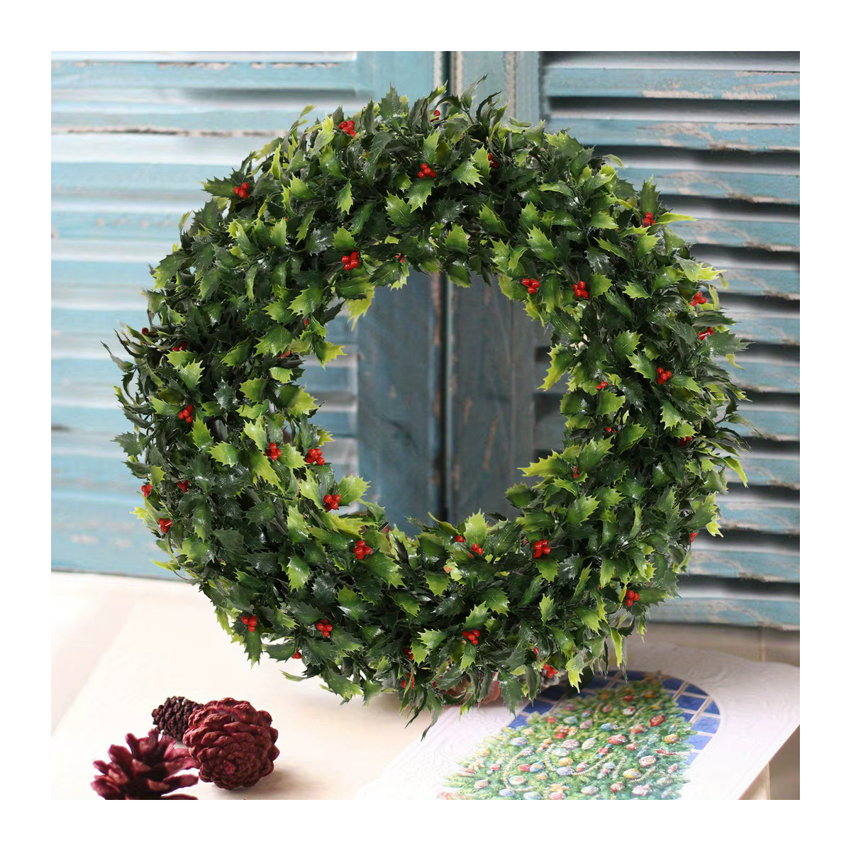 XIYA FLOWER Künstlicher Weihnachtskranz mit roten Beeren und Dornblatt, Durchmesser: 43 cm, rot-grün - Bild 2