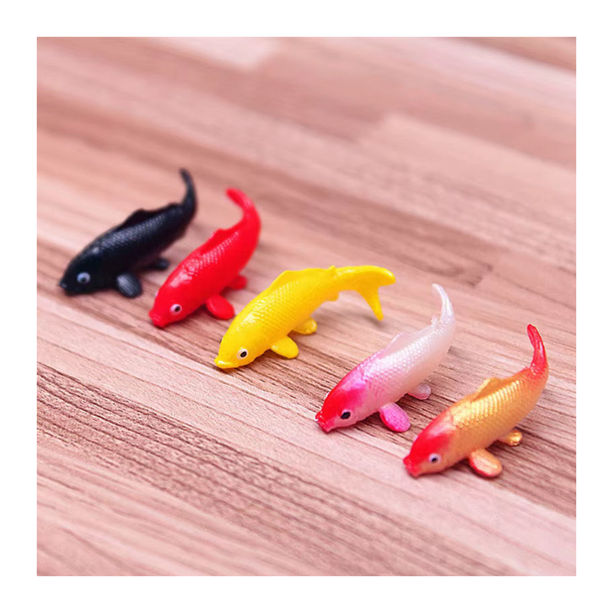 XYTLEZONE Miniatur-Koi-Goldfisch aus Glas und Kunstharz in Mehrfarbig als dekorative Figur für Puppenhäuser und Heimdekoration - Bild 2