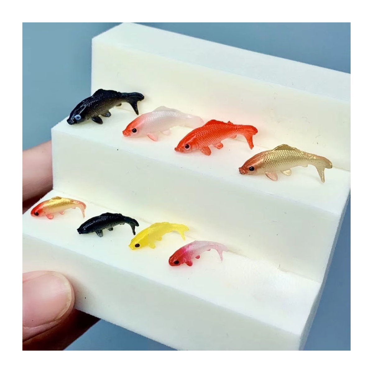 XYTLEZONE Miniatur-Koi-Goldfisch aus Glas und Kunstharz in Mehrfarbig als dekorative Figur für Puppenhäuser und Heimdekoration - Bild 4