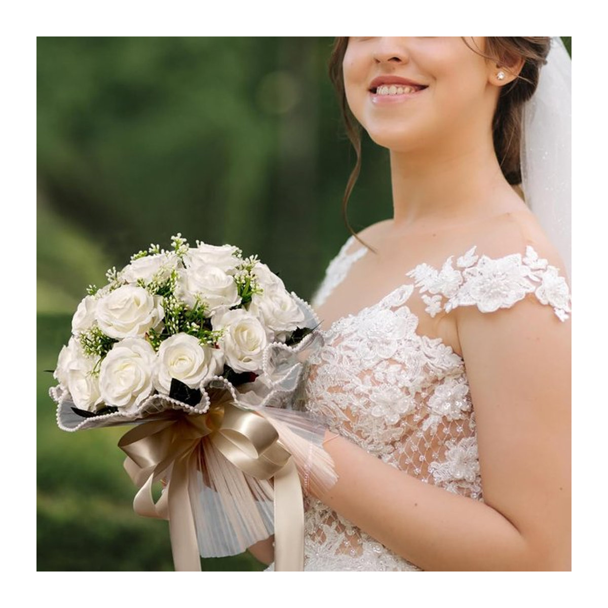 YeeNanee Boho-Hochzeitsstrauß aus künstlichen Textilblumen in Weiß und Pink mit Spitze und Seidenband für deine Hochzeitsdekoration - Bild 1