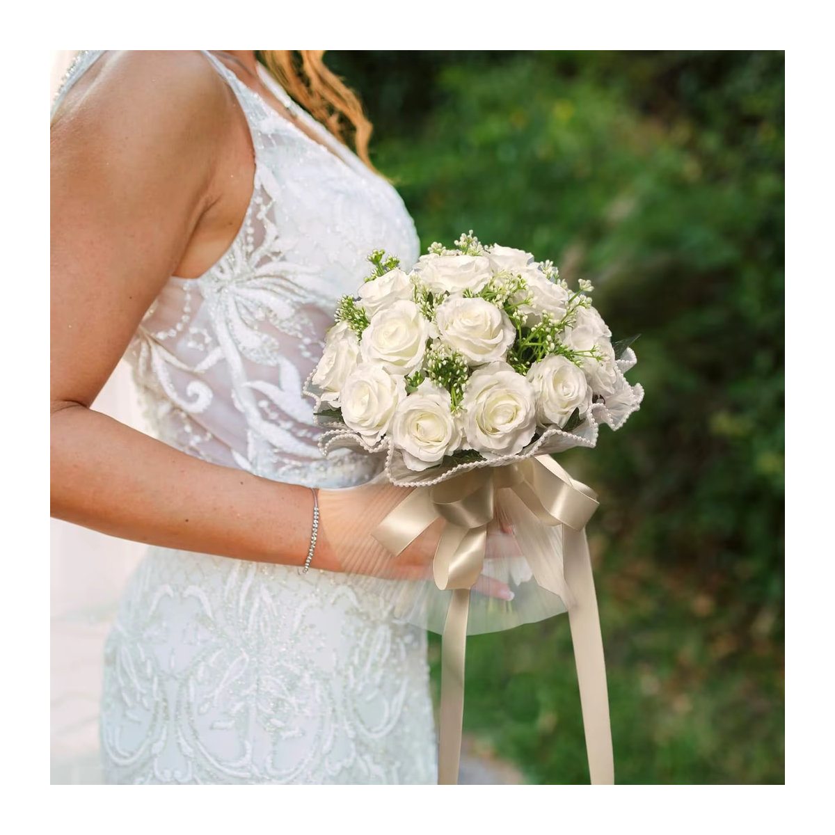 YeeNanee Boho-Hochzeitsstrauß aus künstlichen Textilblumen in Weiß und Pink mit Spitze und Seidenband für deine Hochzeitsdekoration - Bild 2