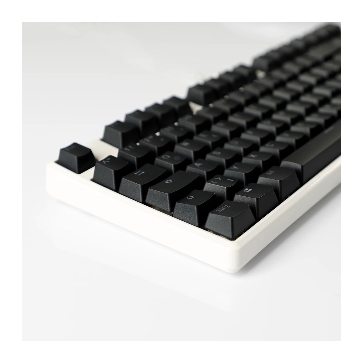 YMDK Tastenkappen Set Deutsche QWERTZ ISO Double Shot PBT Shine Through OEM-Profil in Schwarz für mechanische Tastaturen mit MX-Switches - Bild 2