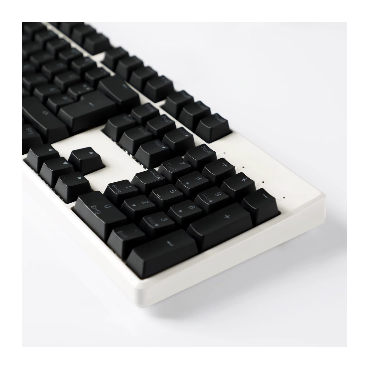 YMDK Tastenkappen Set Deutsche QWERTZ ISO Double Shot PBT Shine Through OEM-Profil in Schwarz für mechanische Tastaturen mit MX-Switches - Bild 3