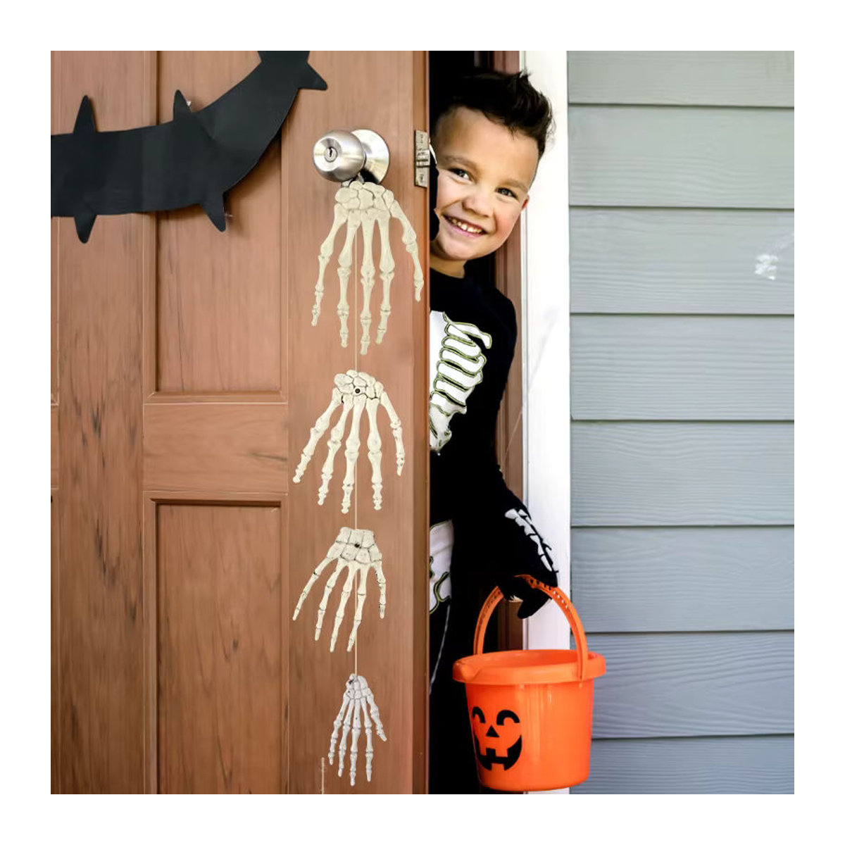 YONGSNOW 1 Paar Halloween-Schädelhände aus Kunststoff in Weiß als Horror-Requisiten für Party und Spukhaus-Dekoration - Bild 5