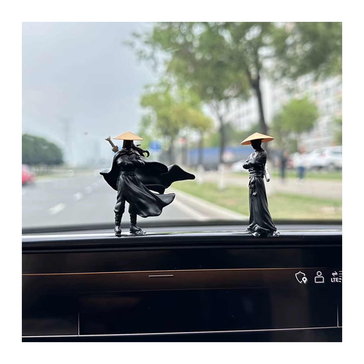 Youxia Statue aus Kunstharz in Schwarz – Orientalische chinesische Schwertkämpfer-Heldengestalt als dekorative Figur für dein Auto, Büro oder Arbeitszimmer - Bild 2