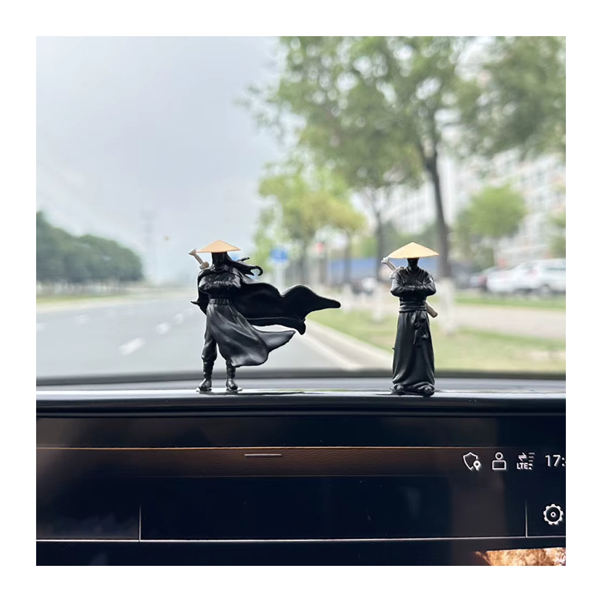 Youxia Statue aus Kunstharz in Schwarz – Orientalische chinesische Schwertkämpfer-Heldengestalt als dekorative Figur für dein Auto, Büro oder Arbeitszimmer - Bild 4