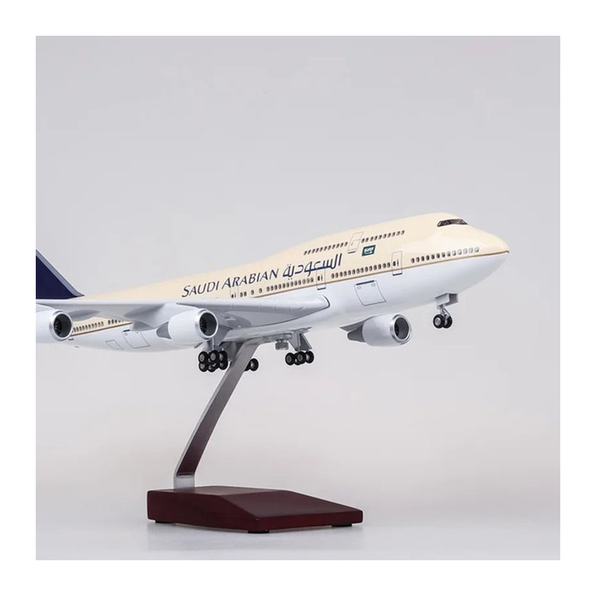 ZOCO Modellflugzeug B747-400 Saudi Arabian Airlines in Weiß, Maßstab 1:150, aus Kunstharz mit Licht und Rädern, Länge: 47 cm - Bild 1