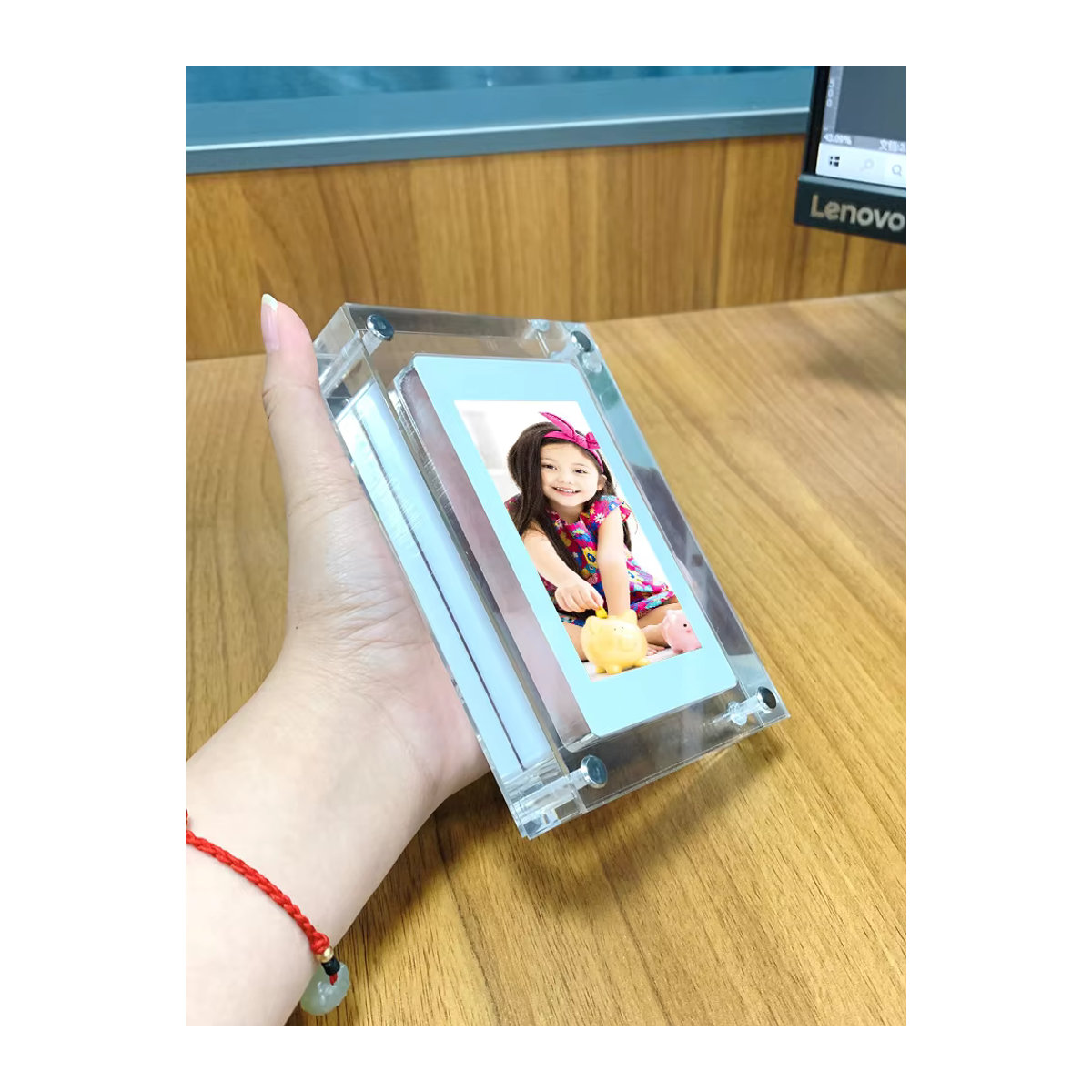 Zoeydam Digitaler Bilderrahmen aus Acryl mit IPS-Bildschirm, 12,7 cm Display, Akku und internem Speicher, transparent - Bild 4