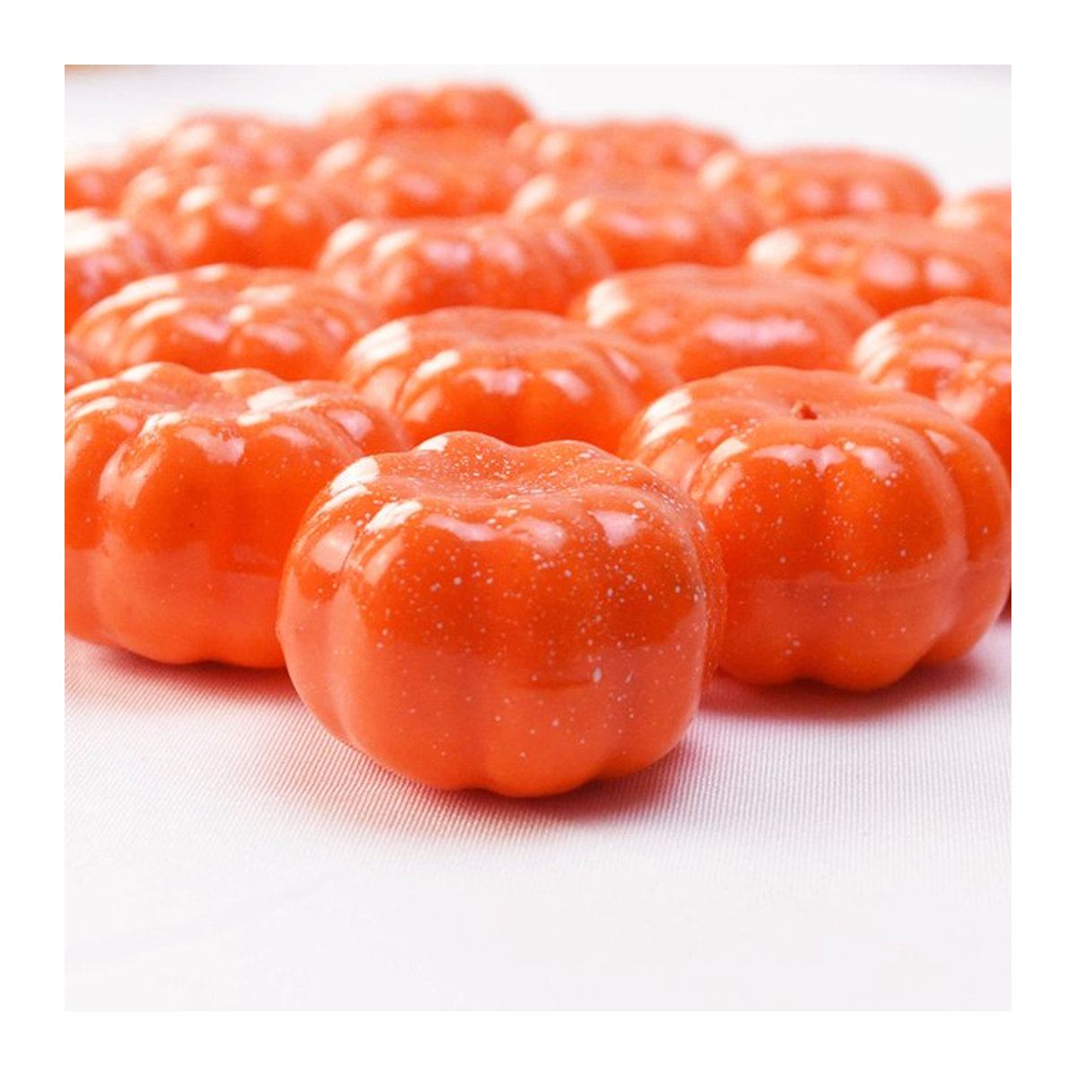 ZQCXLD Mini künstliche Kürbisse aus Kunststoff für Halloween Dekoration in Orange und Grün - Bild 1