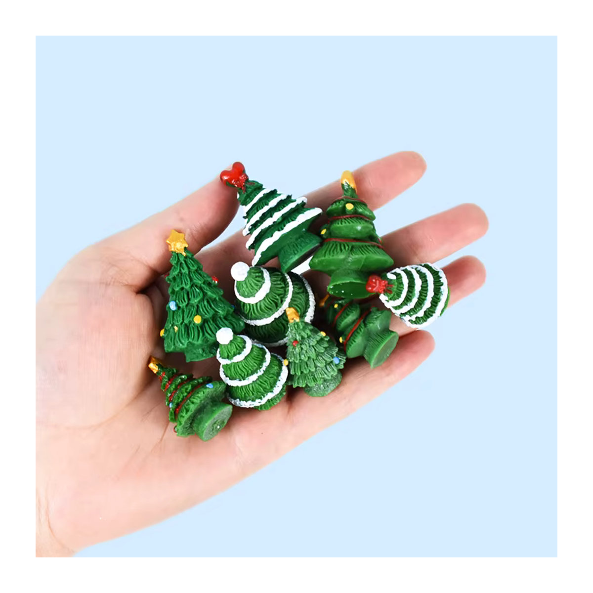 ZQCXLD Mini Weihnachtsbaum aus Kunstharz in Grün als Deko-Ornament für Puppenhaus und DIY-Handwerk - Bild 2