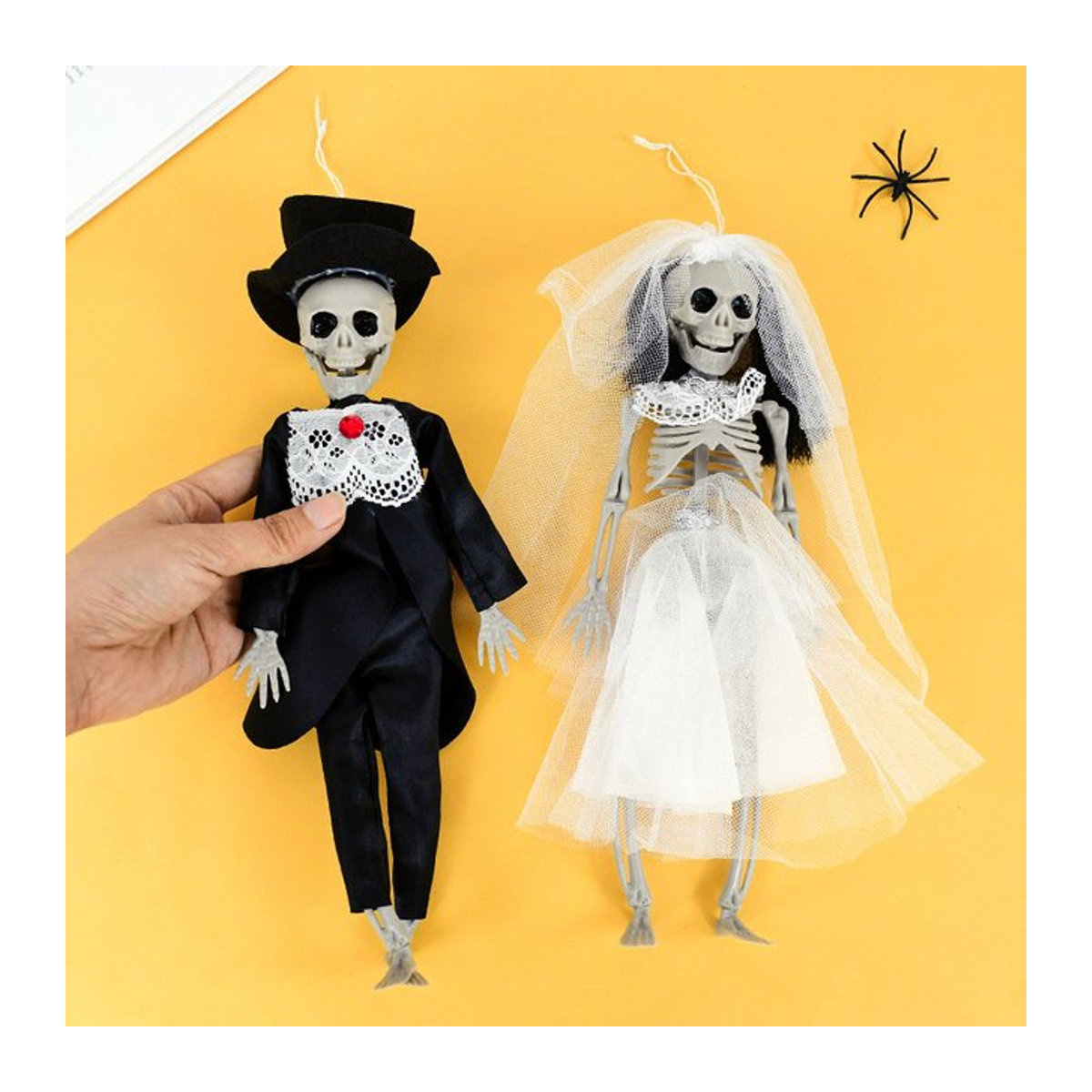 ZQNYCY Halloween Skelett Braut und Bräutigam Paar Ornament als hängende Dekoration in Schwarz und Weiß aus Kunststoff - Bild 1