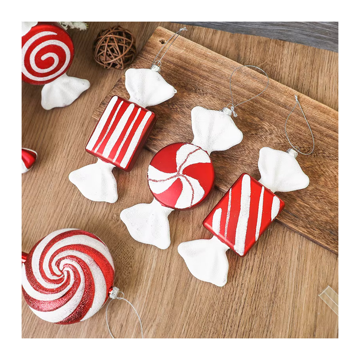 ZQNYCY Weihnachtsbaum Hängeornament Set aus 6 Stück, Rote Zuckerstange Lutscher Anhänger aus Kunststoff für deine Weihnachtsdekoration - Bild 3